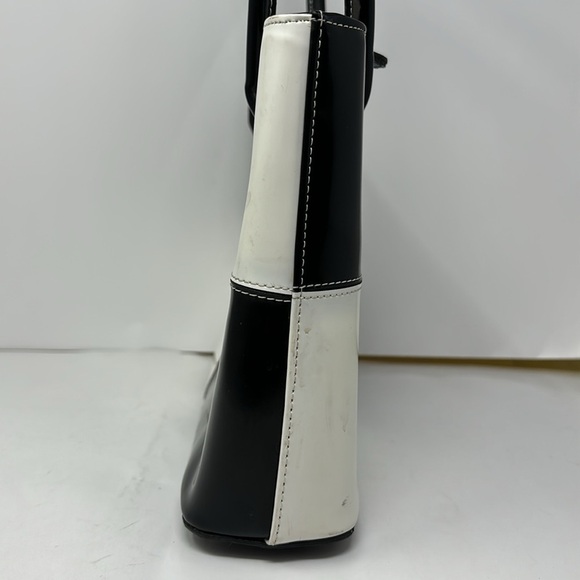 Black and white medium hard bag with side shoulder handles - Picture 4 of 9